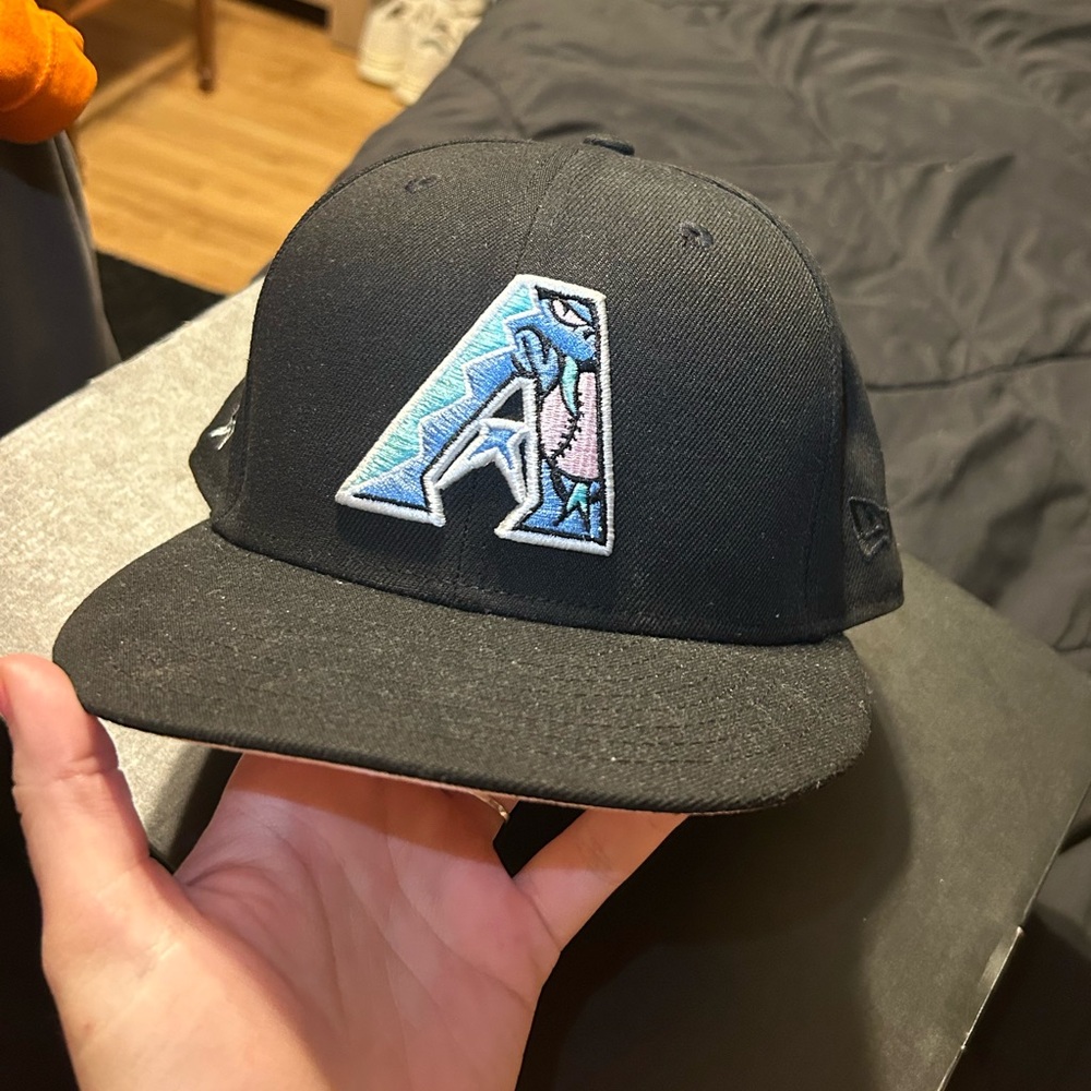 New Era 59 Fifty Arizona Diamondbacks Fitted Hat. Limited Edition Pink Rim.